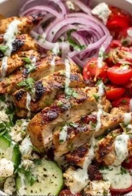 Delicious Chicken Gyro Bowl with marinated chicken, fresh veggies, and sauce