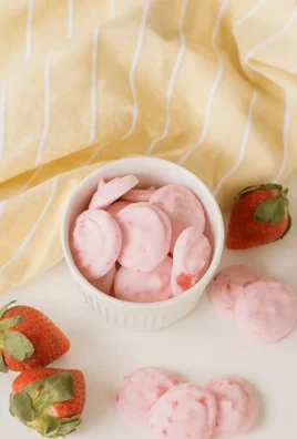 Easy homemade strawberry yogurt bites for a healthy snack