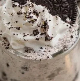 Oreo no-bake cheesecake cups served in elegant dessert cups
