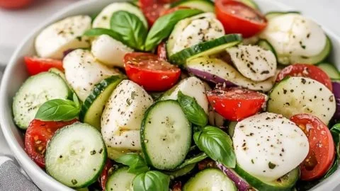 Cucumber Caprese Salad: Express Freshness