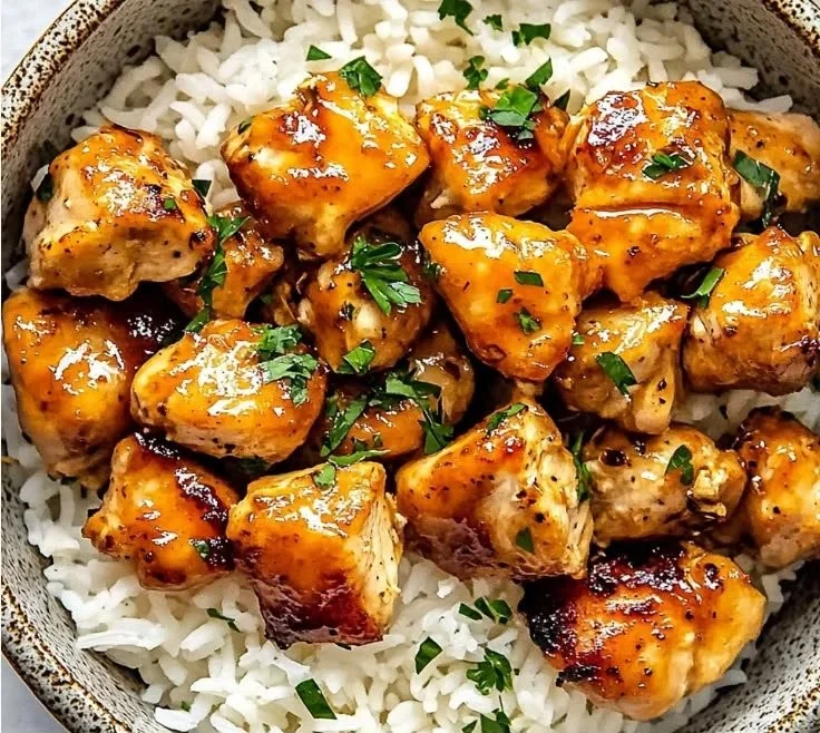 Delicious Hot Honey Chicken Bowls featuring tender chicken drizzled with spicy honey.