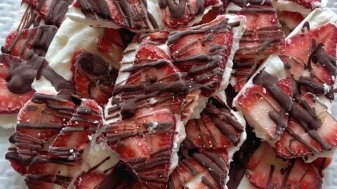 Delicious easy strawberry chocolate yogurt bark topped with fresh strawberries