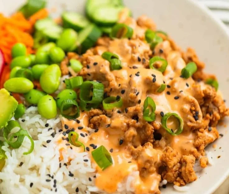 Ground turkey rice bowl with Bang Bang sauce and vegetables