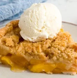 Delicious peach crumble dessert served in a bowl